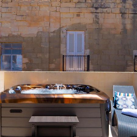Exquisite 3-Bedroom Duplex Penthouse With Jacuzzi In Valletta Centre Exteriér fotografie