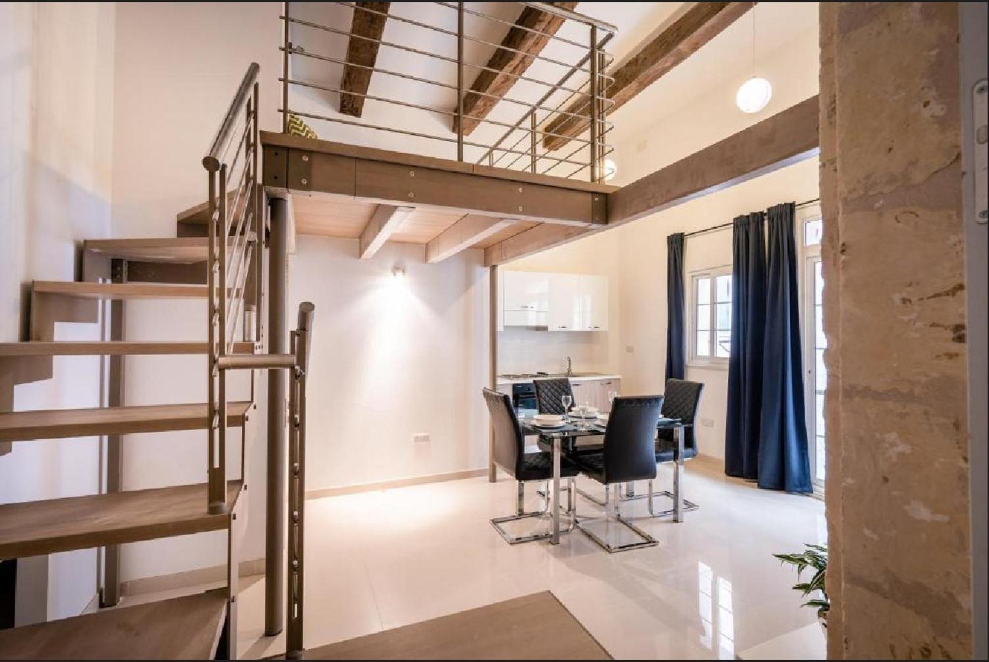 Exquisite 3-Bedroom Duplex Penthouse With Jacuzzi In Valletta Centre Exteriér fotografie