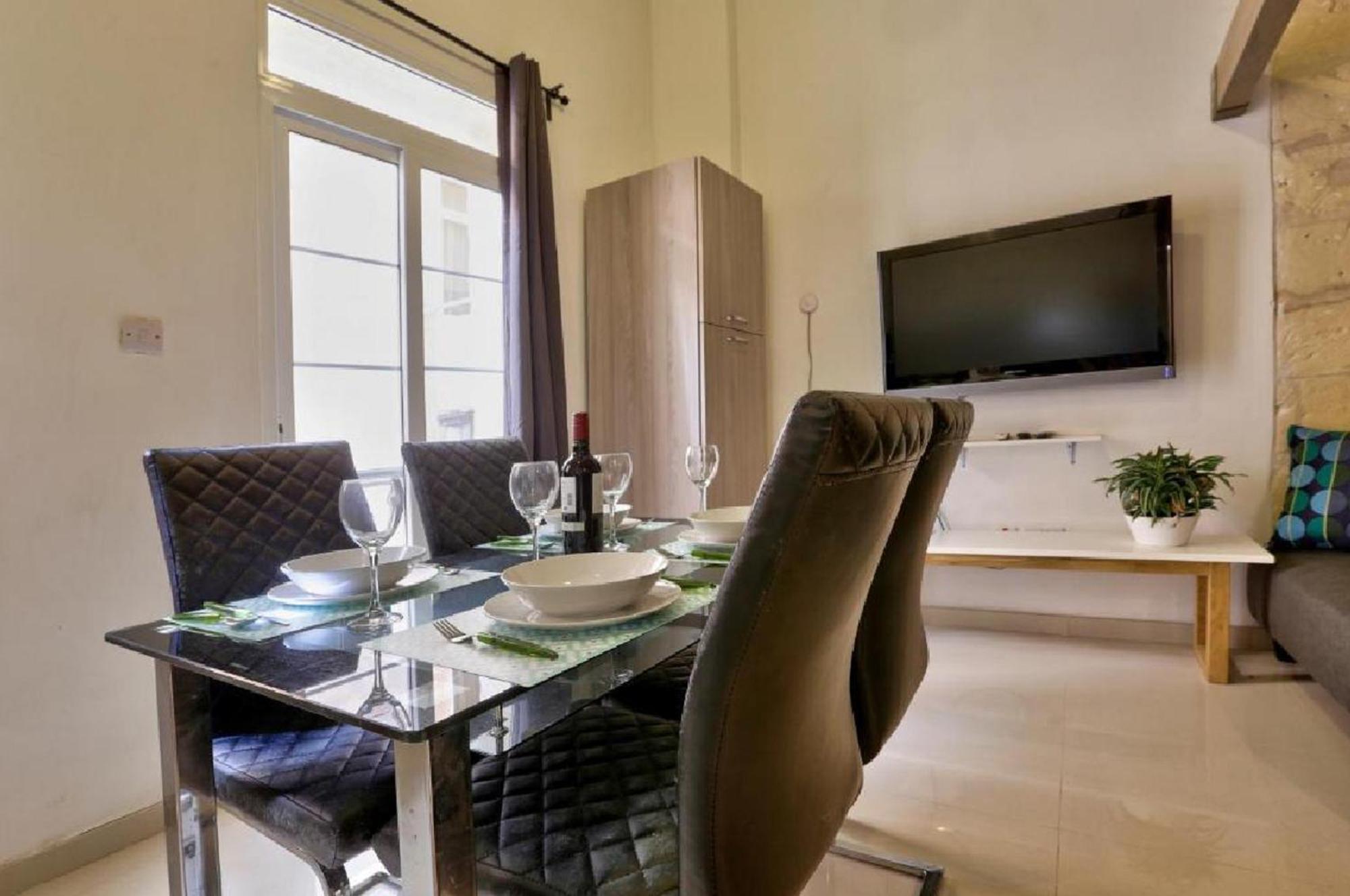 Exquisite 3-Bedroom Duplex Penthouse With Jacuzzi In Valletta Centre Exteriér fotografie