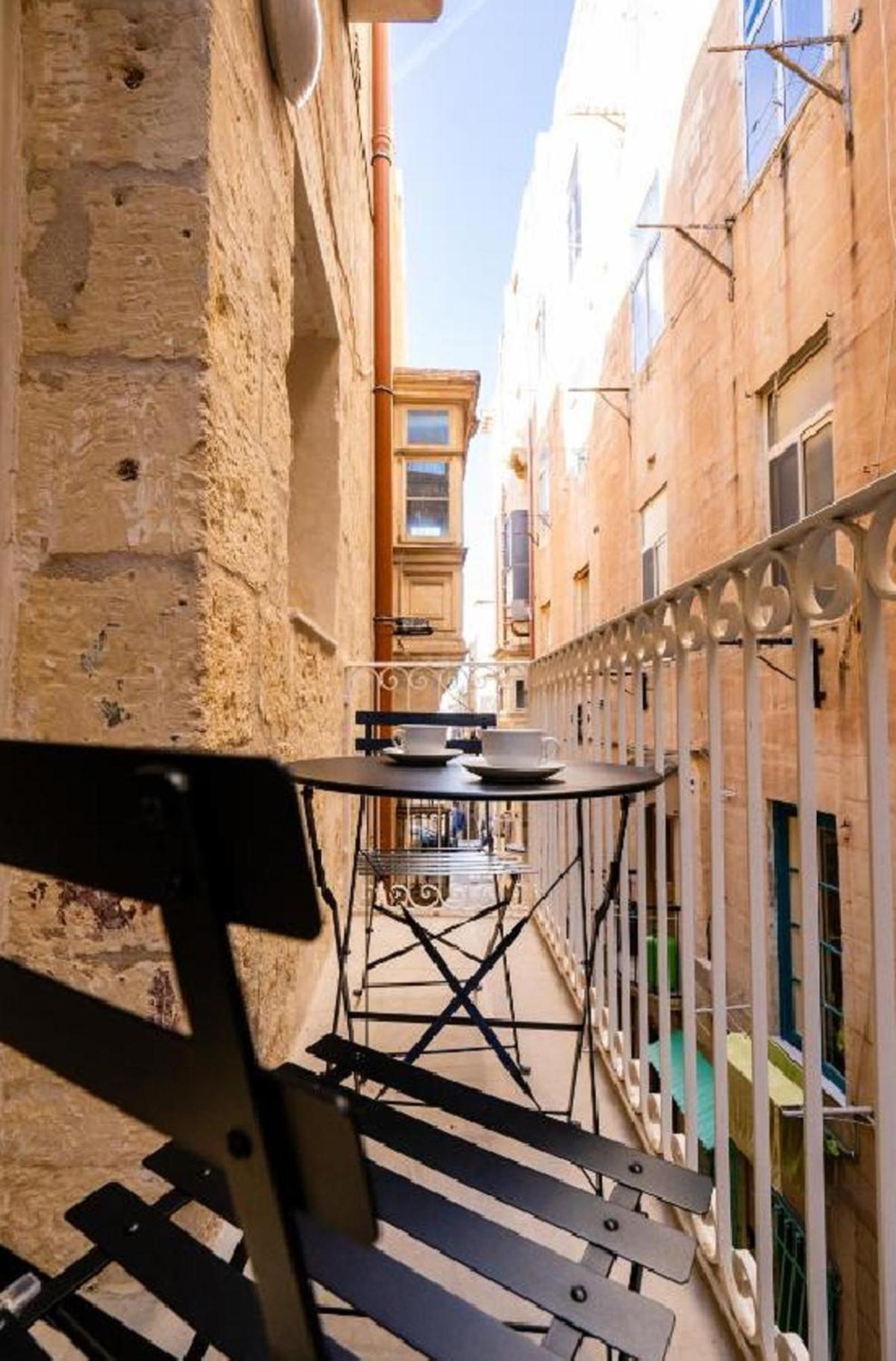Exquisite 3-Bedroom Duplex Penthouse With Jacuzzi In Valletta Centre Exteriér fotografie