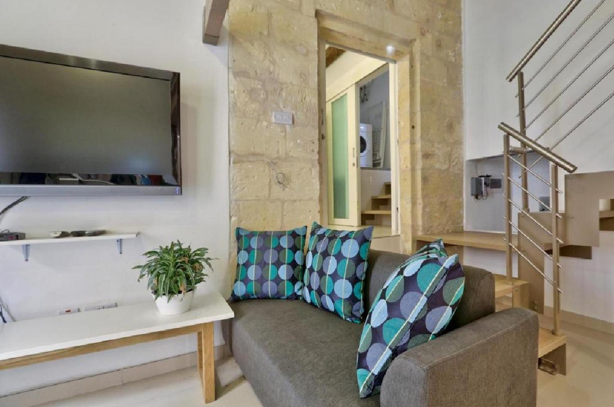 Exquisite 3-Bedroom Duplex Penthouse With Jacuzzi In Valletta Centre Exteriér fotografie