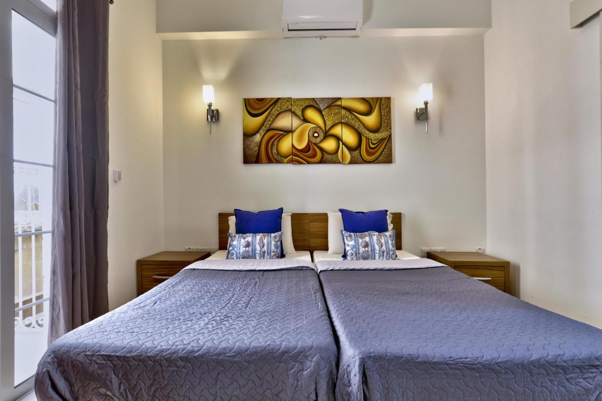 Exquisite 3-Bedroom Duplex Penthouse With Jacuzzi In Valletta Centre Exteriér fotografie
