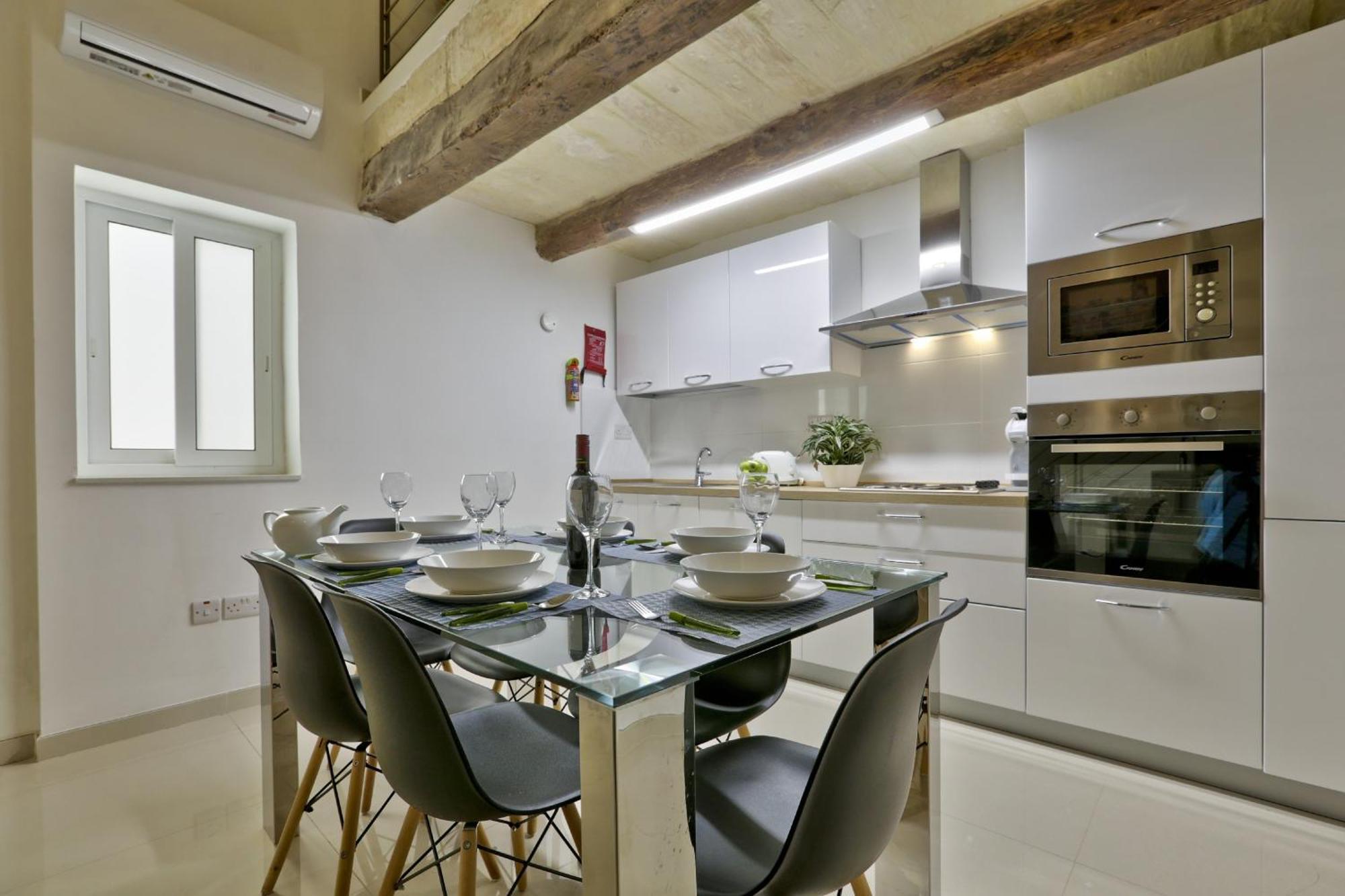 Exquisite 3-Bedroom Duplex Penthouse With Jacuzzi In Valletta Centre Exteriér fotografie