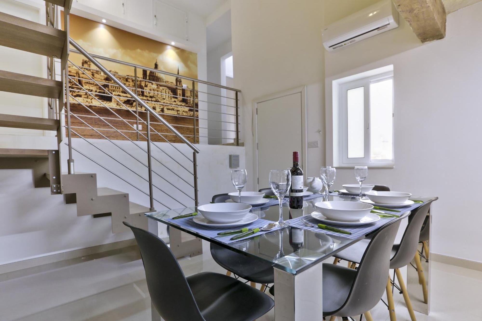 Exquisite 3-Bedroom Duplex Penthouse With Jacuzzi In Valletta Centre Exteriér fotografie