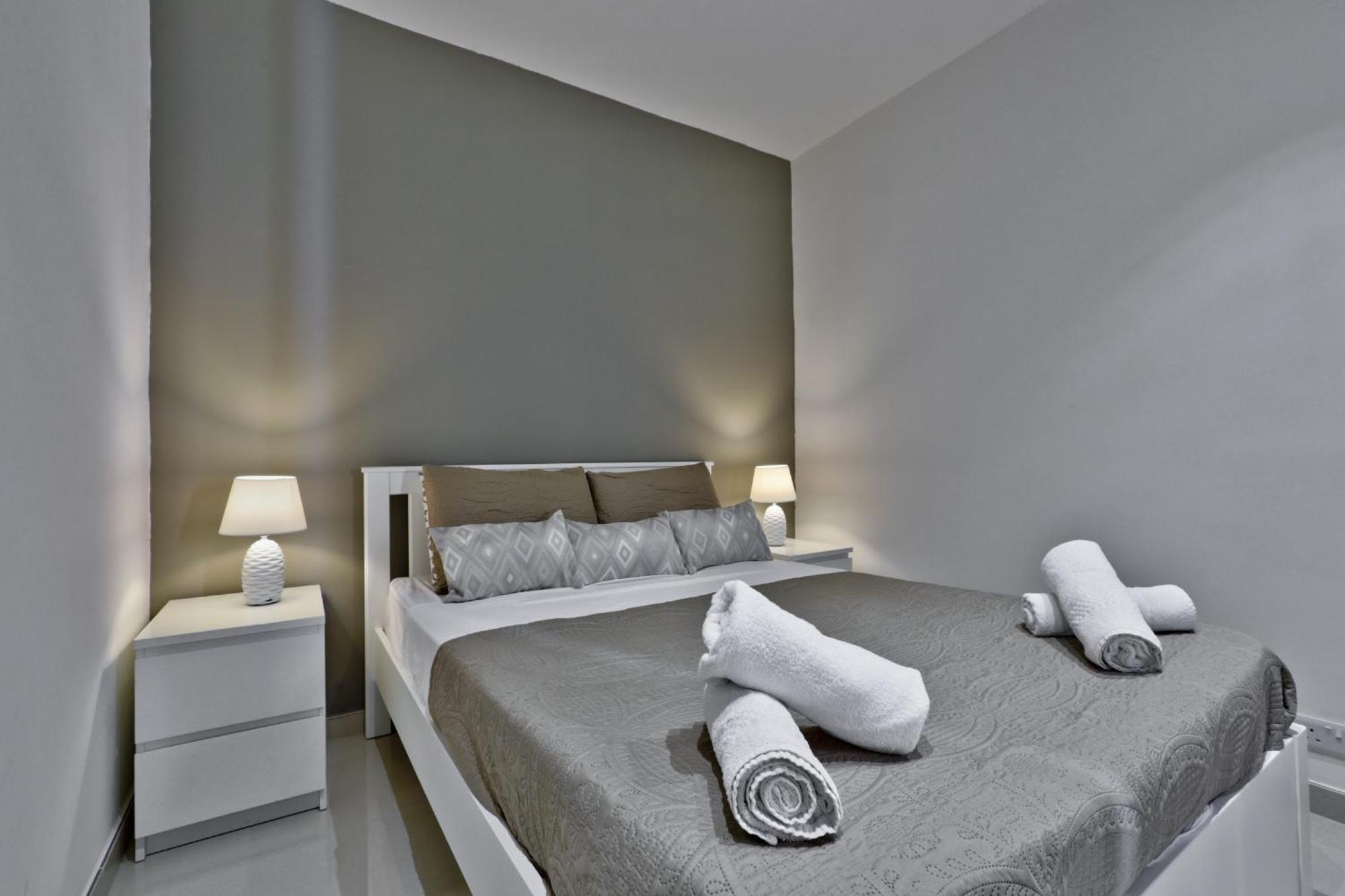 Exquisite 3-Bedroom Duplex Penthouse With Jacuzzi In Valletta Centre Exteriér fotografie