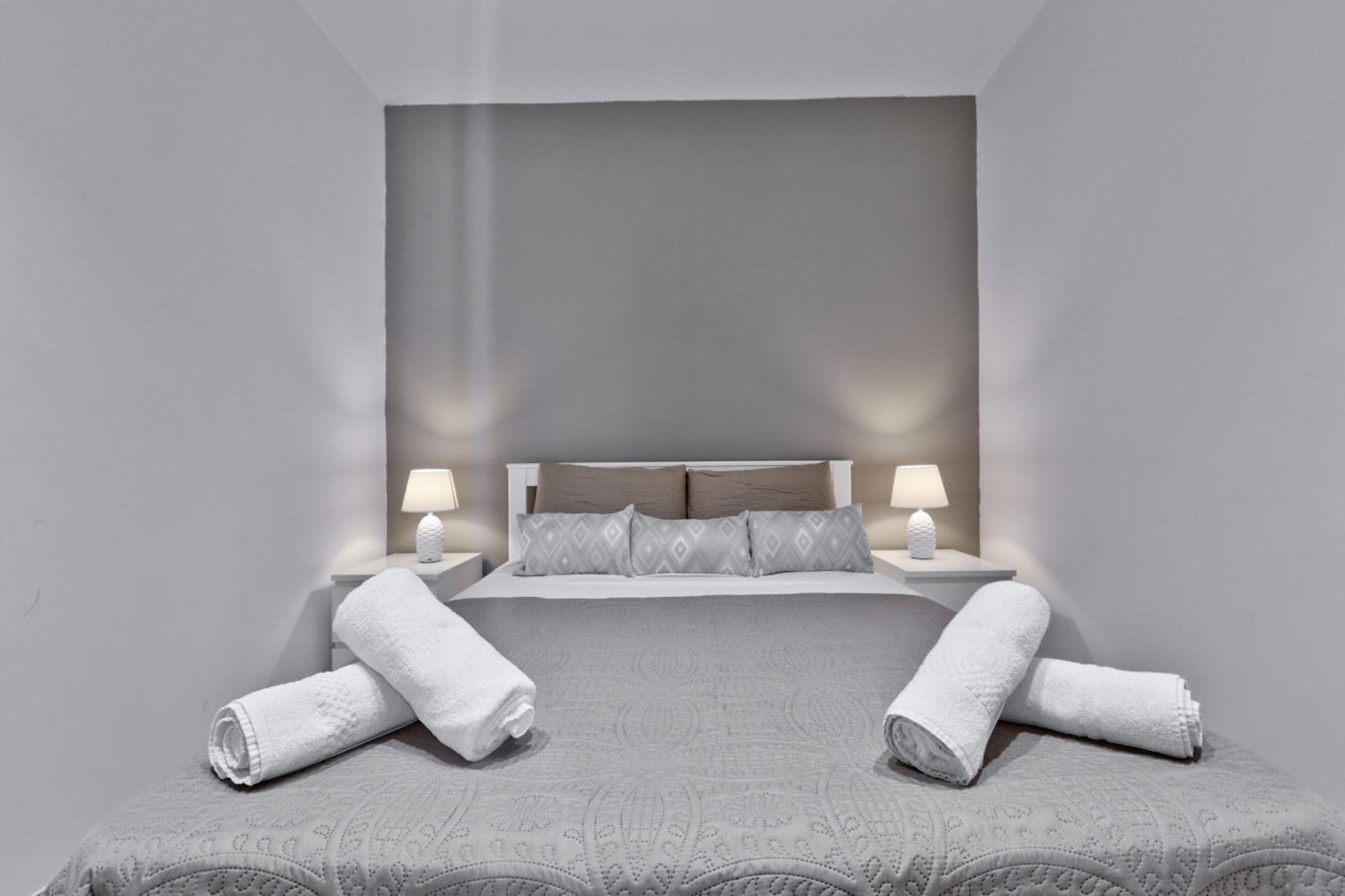 Exquisite 3-Bedroom Duplex Penthouse With Jacuzzi In Valletta Centre Exteriér fotografie