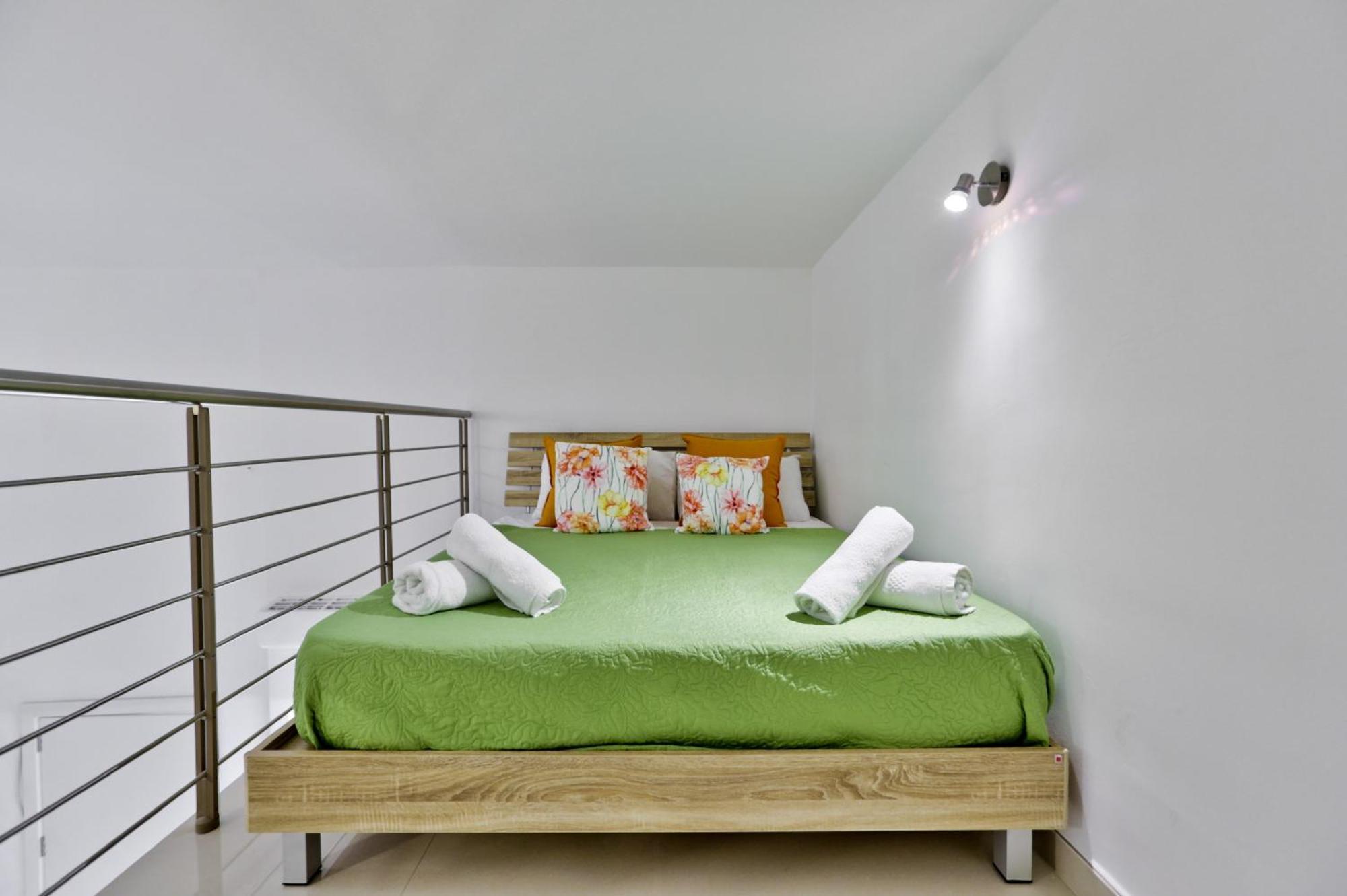 Exquisite 3-Bedroom Duplex Penthouse With Jacuzzi In Valletta Centre Exteriér fotografie
