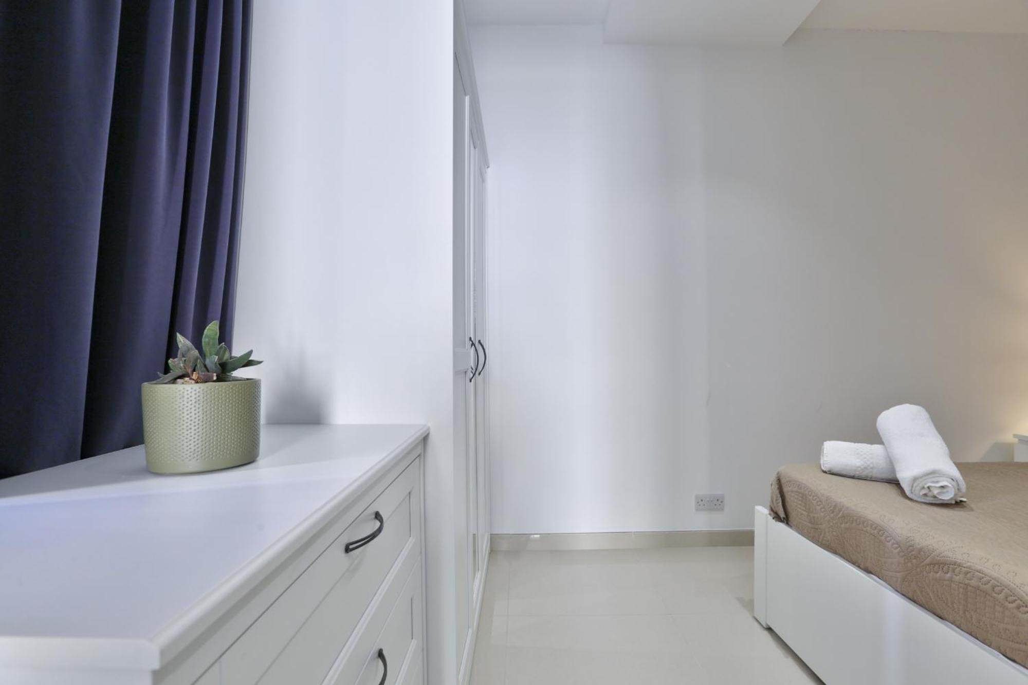 Exquisite 3-Bedroom Duplex Penthouse With Jacuzzi In Valletta Centre Exteriér fotografie
